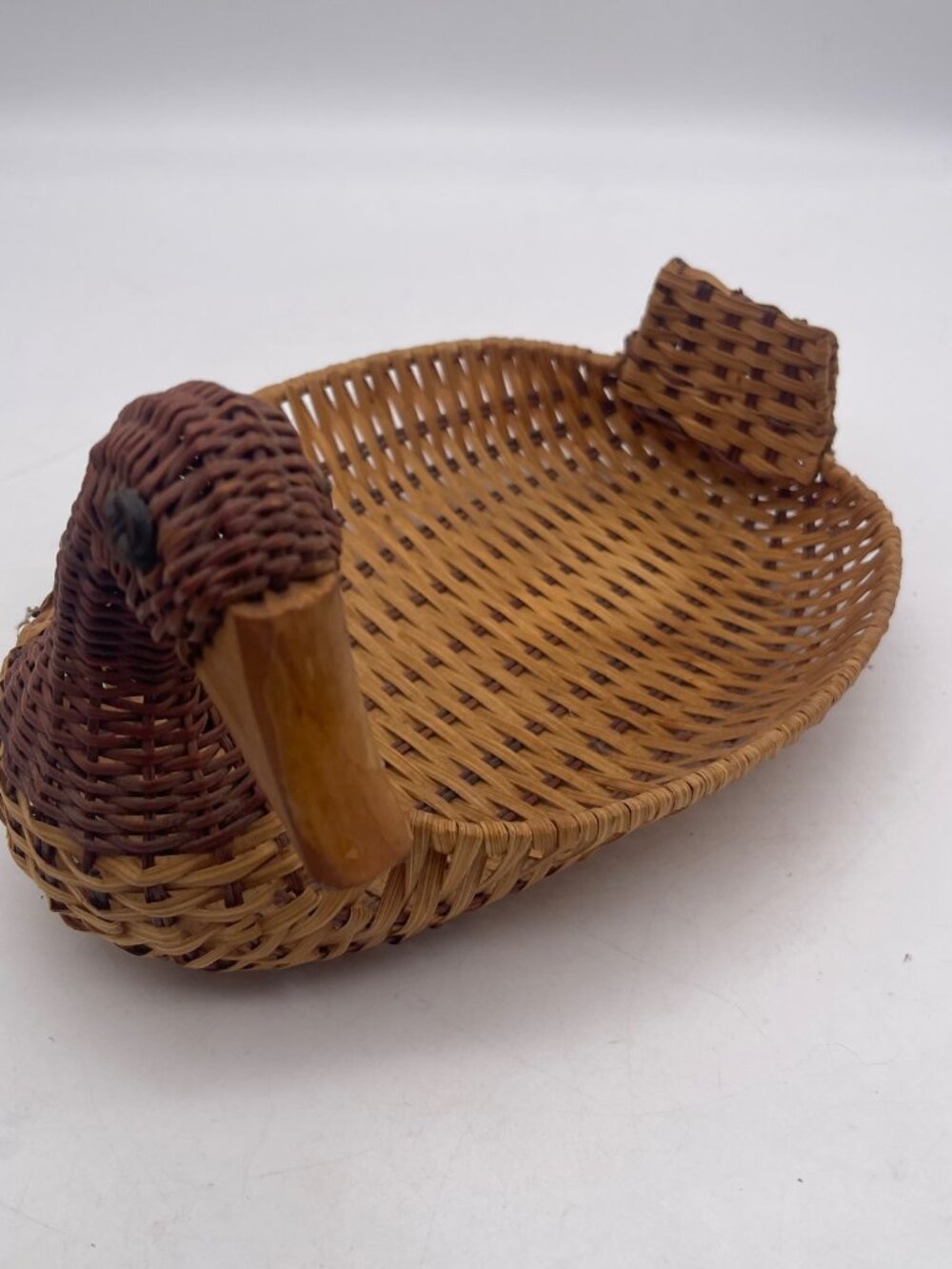 Vintage Brown Wicker Duck-Shaped Oval Decorative Basket 10" x 7" x 6" Cottage B1
